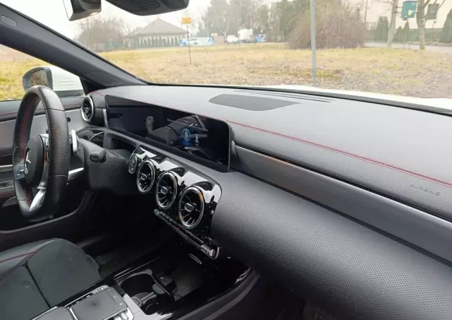 MERCEDES-BENZ CLA 220 7G-DCT