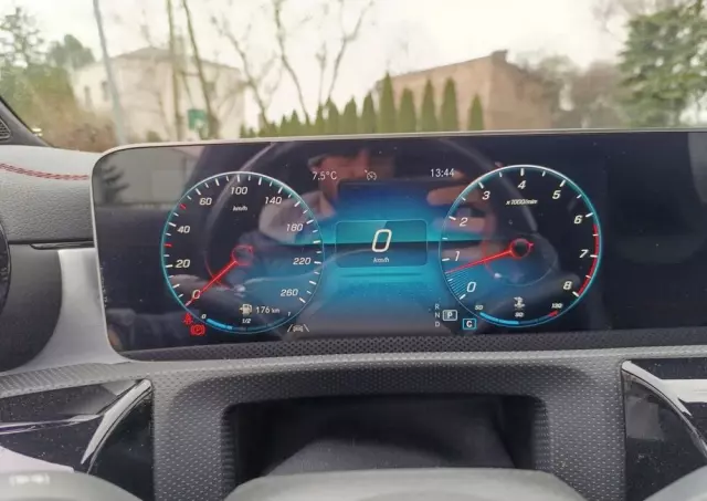 MERCEDES-BENZ CLA 220 7G-DCT