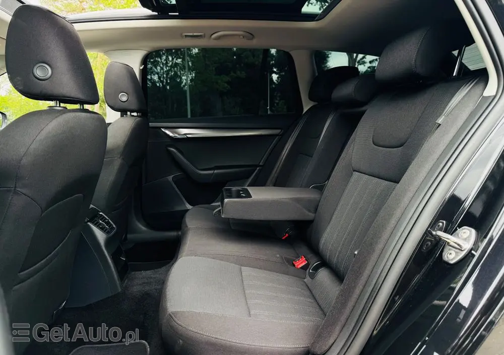 SKODA Octavia 1.6 TDI DSG Premium Edition