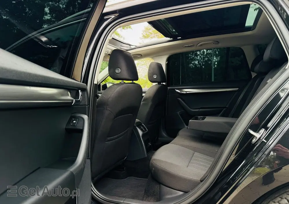 SKODA Octavia 1.6 TDI DSG Premium Edition