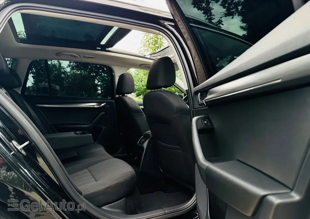 SKODA Octavia 1.6 TDI DSG Premium Edition