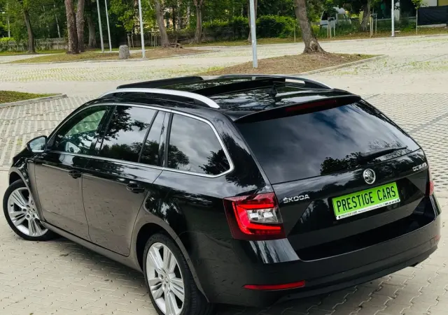SKODA Octavia 1.6 TDI DSG Premium Edition