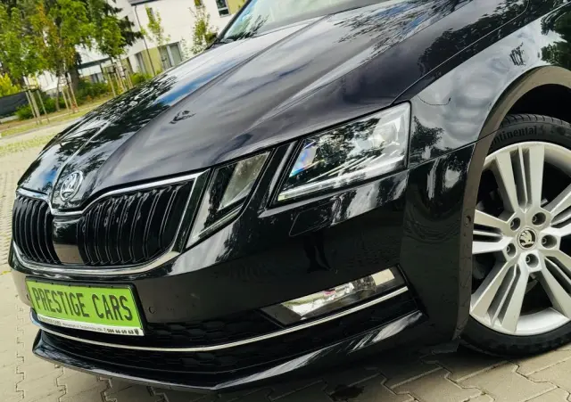 SKODA Octavia 1.6 TDI DSG Premium Edition