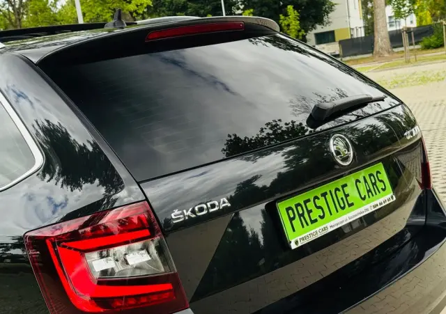SKODA Octavia 1.6 TDI DSG Premium Edition