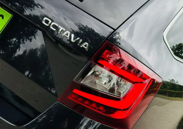 SKODA Octavia 1.6 TDI DSG Premium Edition