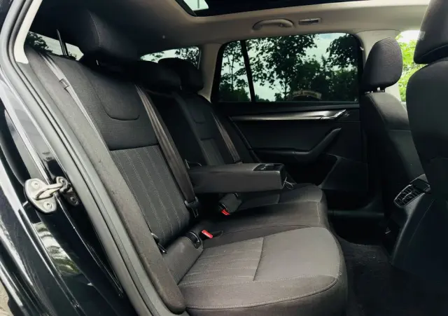 SKODA Octavia 1.6 TDI DSG Premium Edition