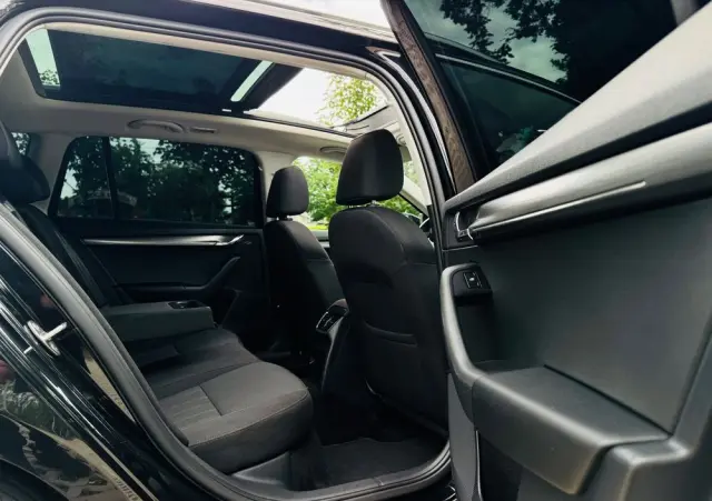 SKODA Octavia 1.6 TDI DSG Premium Edition