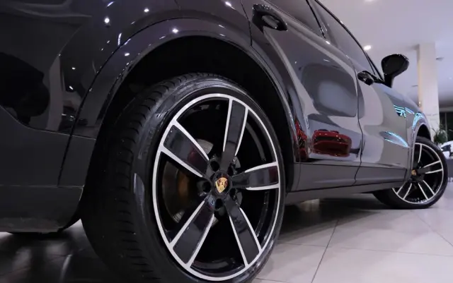 PORSCHE Cayenne S Platinum Edition