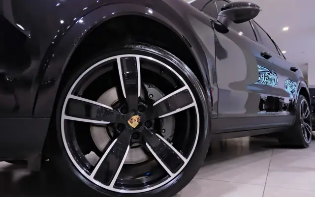 PORSCHE Cayenne S Platinum Edition