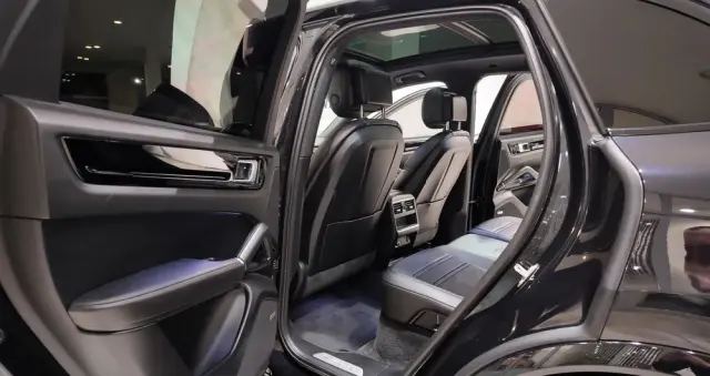 PORSCHE Cayenne S Platinum Edition