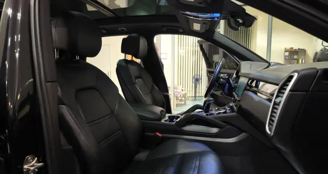 PORSCHE Cayenne S Platinum Edition