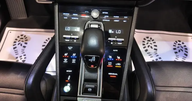 PORSCHE Cayenne S Platinum Edition