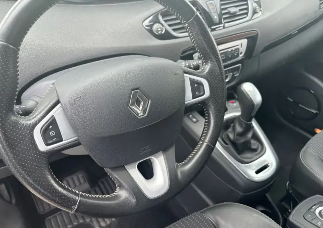 RENAULT Scenic DCi 110 EDC Bose Edition