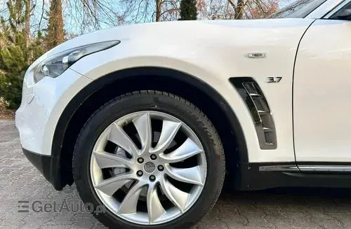 INFINITI QX70 