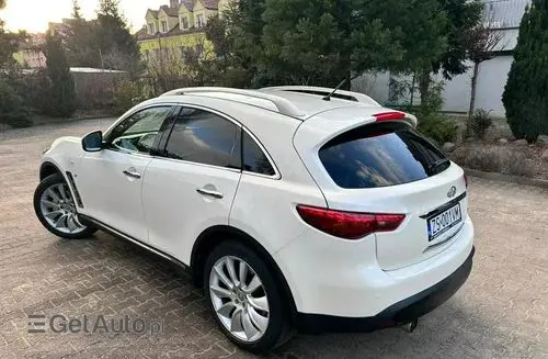 INFINITI QX70 