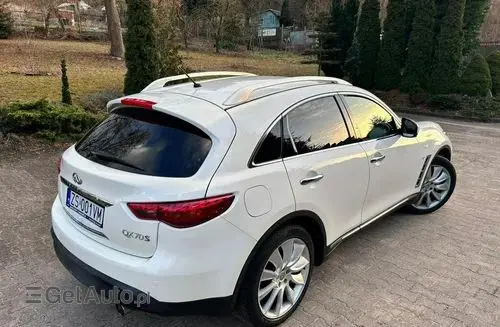 INFINITI QX70 