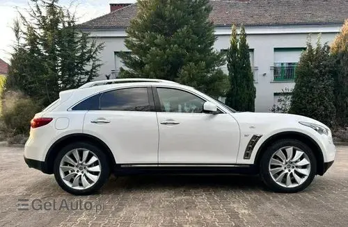INFINITI QX70 