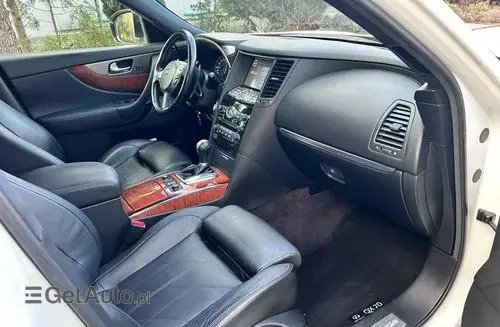 INFINITI QX70 