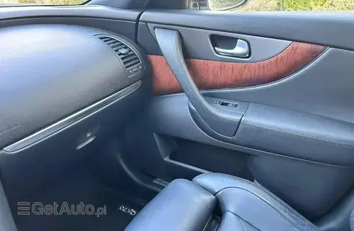 INFINITI QX70 
