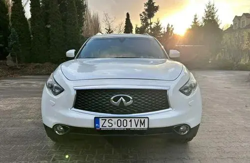 INFINITI QX70 