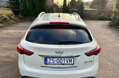 INFINITI QX70 
