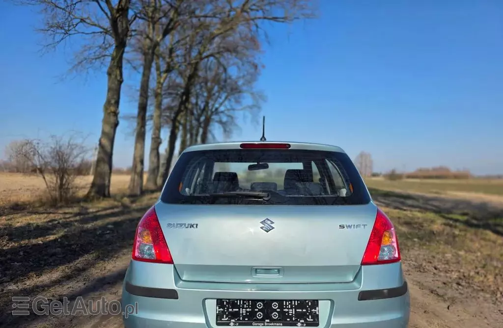SUZUKI Swift 