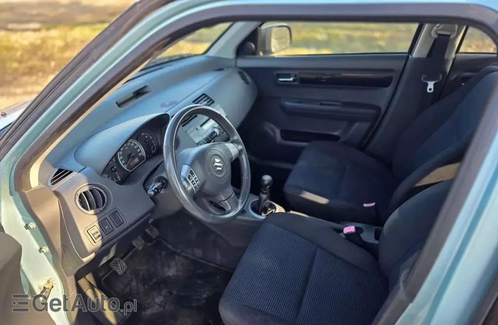 SUZUKI Swift 