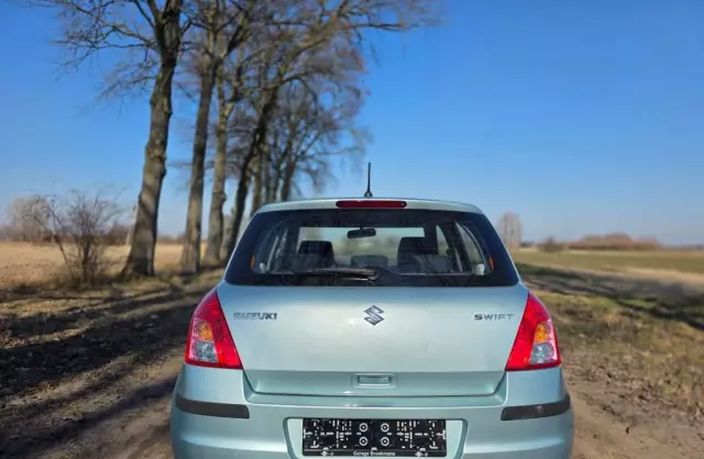 SUZUKI Swift 