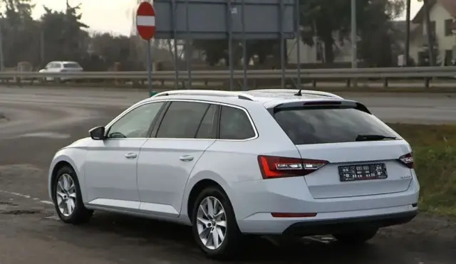 SKODA Superb 