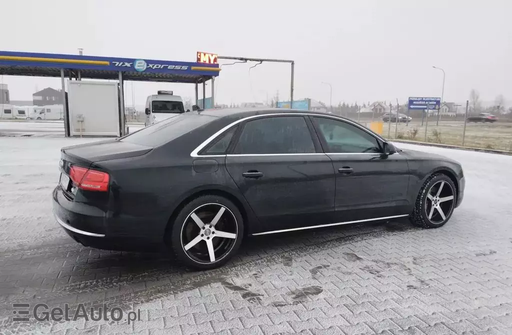 AUDI A8 