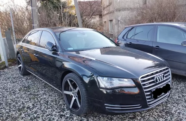 AUDI A8 