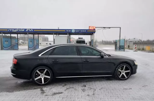 AUDI A8 