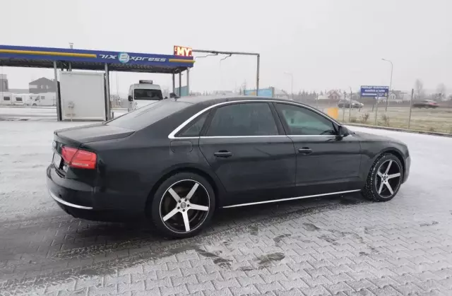 AUDI A8 
