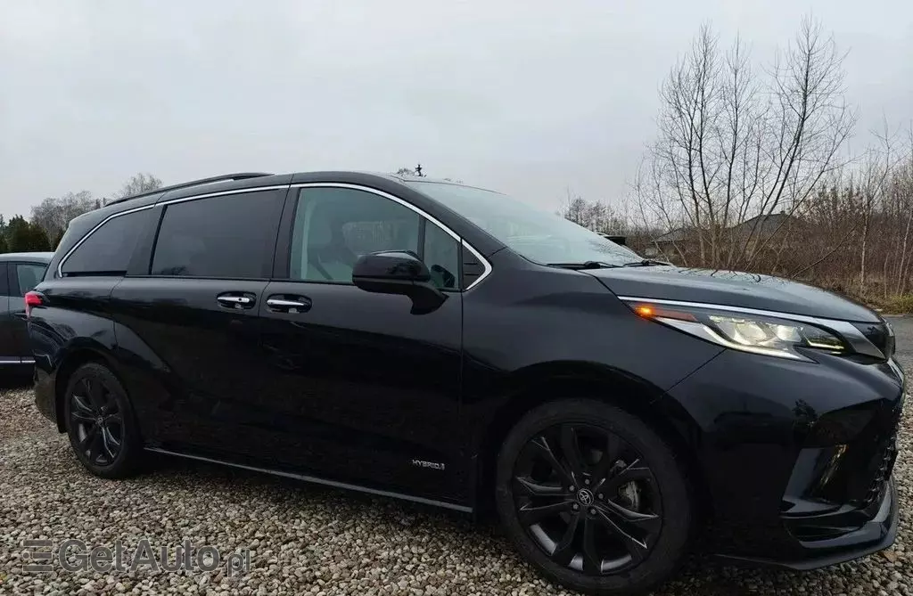 TOYOTA Sienna 