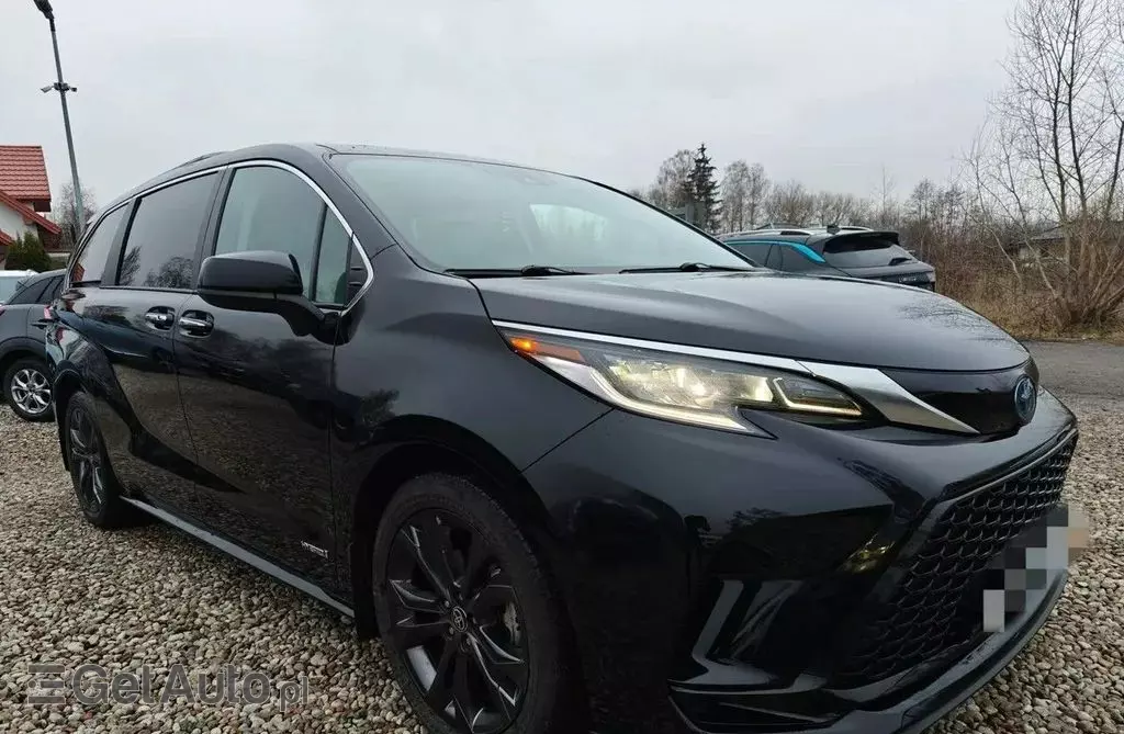 TOYOTA Sienna 