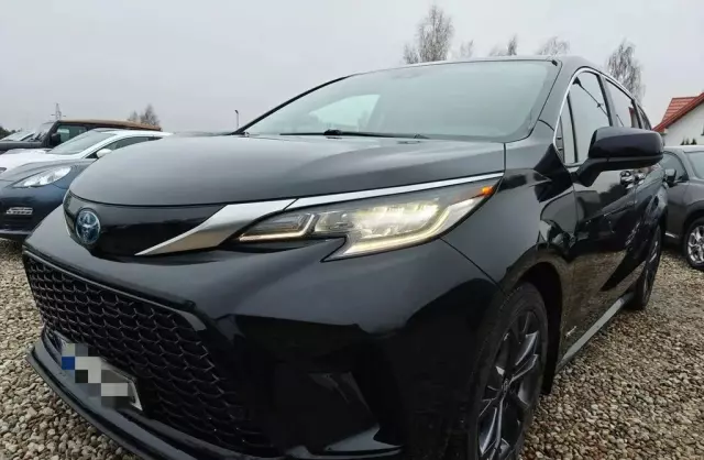 TOYOTA Sienna 
