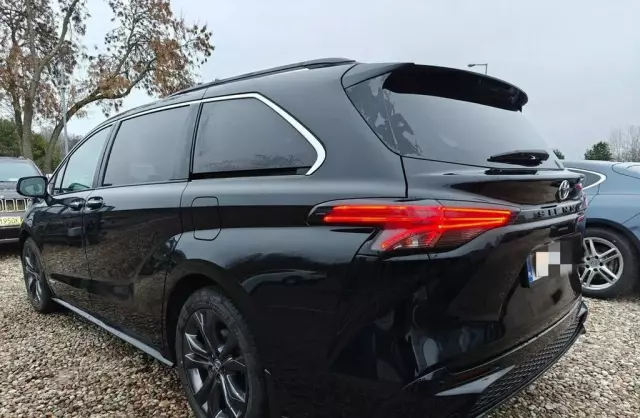 TOYOTA Sienna 