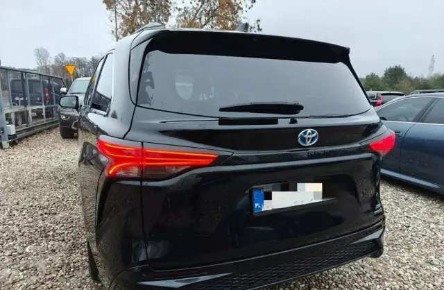 TOYOTA Sienna 