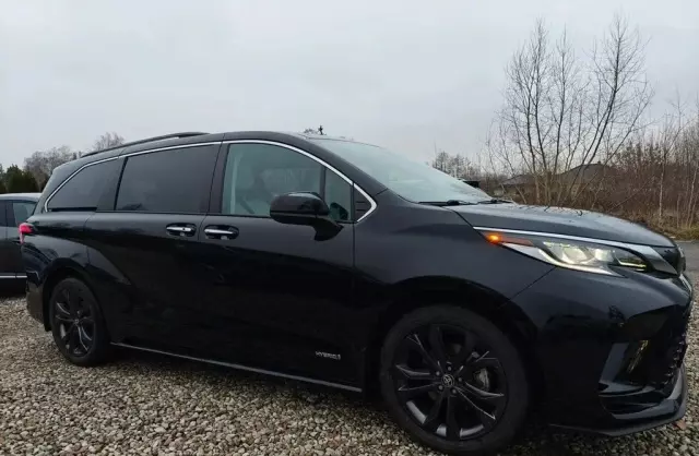 TOYOTA Sienna 