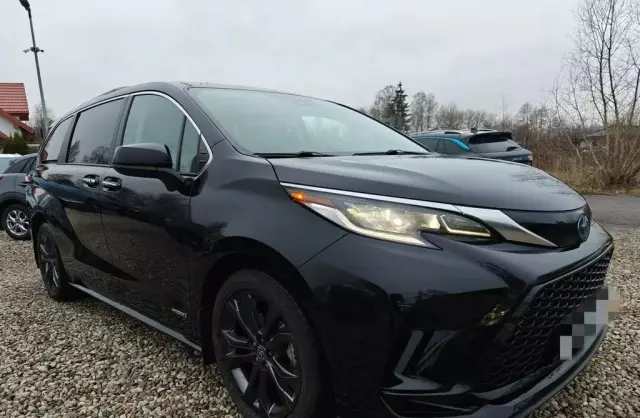 TOYOTA Sienna 