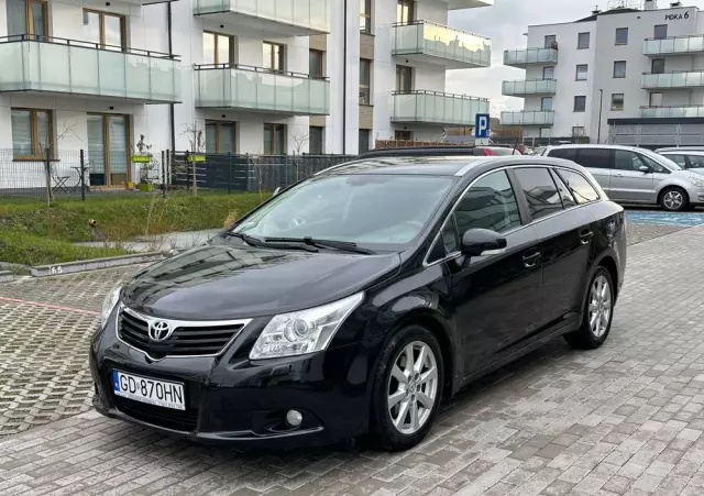 TOYOTA Avensis 2.0 D-4D Premium