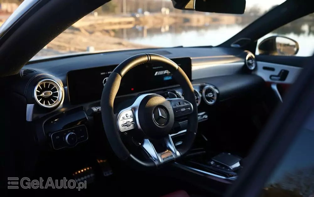 MERCEDES-BENZ CLA AMG 45 S 4-Matic 8G-DCT