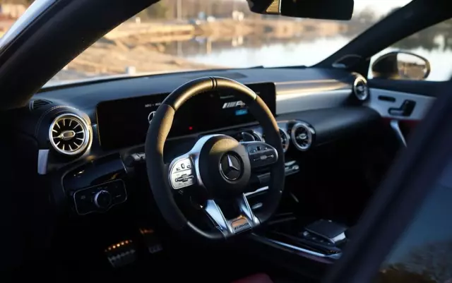 MERCEDES-BENZ CLA AMG 45 S 4-Matic 8G-DCT