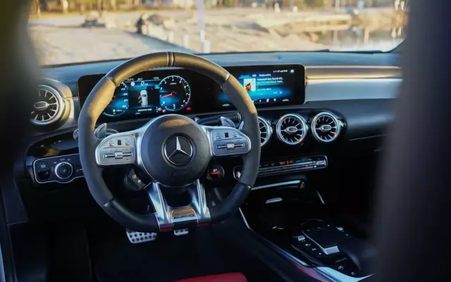 MERCEDES-BENZ CLA AMG 45 S 4-Matic 8G-DCT