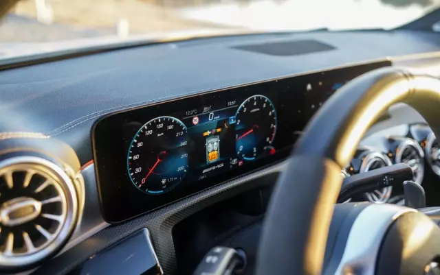 MERCEDES-BENZ CLA AMG 45 S 4-Matic 8G-DCT