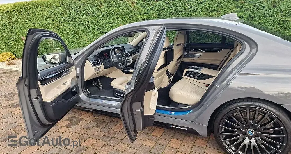 BMW Seria 7 750i xDrive sport