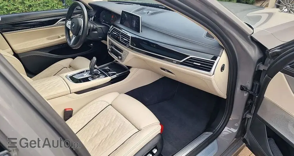 BMW Seria 7 750i xDrive sport