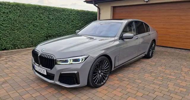 BMW Seria 7 750i xDrive sport