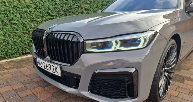 BMW Seria 7 750i xDrive sport