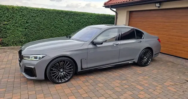 BMW Seria 7 750i xDrive sport